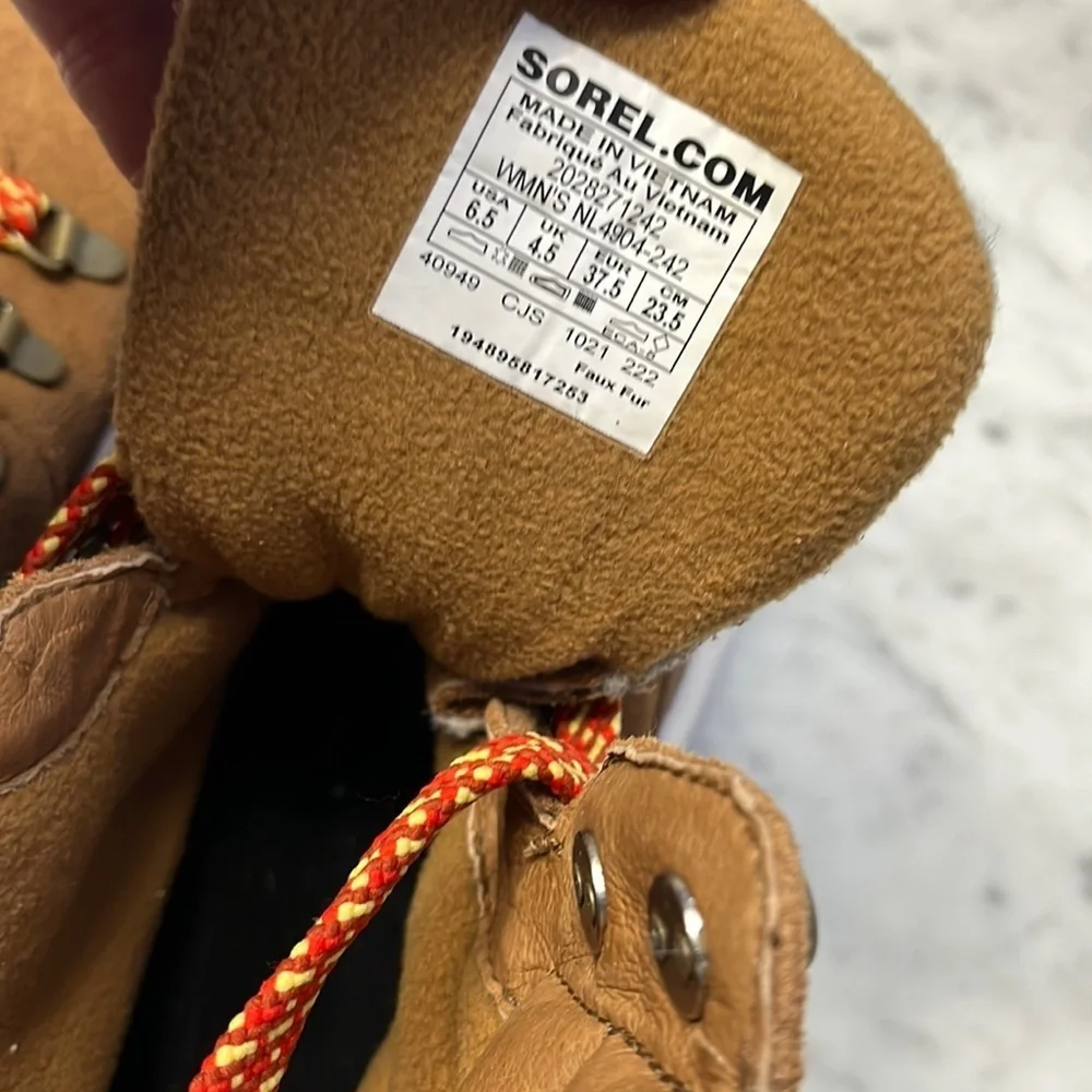 Sorel Kinetic Conquest Velvet Tan Boot size 6.5 New